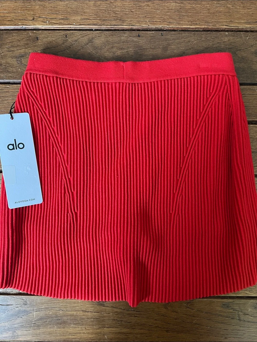 ALO Yoga Bright Red Denim Knit High Waist Ribbed Skirt Skort Size Small NWT